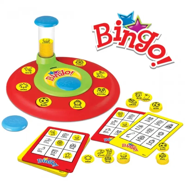 Цял комплект на играта Woopie Bingo!, включващ основа, жетони с картинки, карти за игра и кутията на продукта.