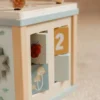 Детайл с цифри и горски картинки от дървен активен куб Little Dutch