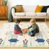 Килимче за игра Meче 150х180x1.5 см Makki – XPE пяна, двулицево, сгъваемо и безопасно за бебета. Дизайн с мече и приятели животни.