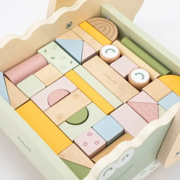 Дървен конструктор в проходилката за бутане Viga