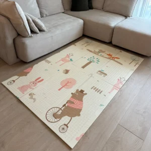 Бебешко килимче за игра Makki – Гора и Влакче, с мечета, елени и лисица в пастелни цветове - Размер 120 х 180 см