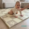 Бежово бебешко килимче за лазене със звезди, XPE пяна Makki, 2 см дебелина. Щастливо бебе.