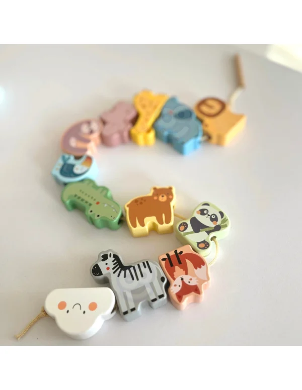 Дървена низанка с животни